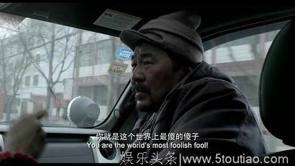 「国产片影评」一个傻子，是这世上的最后的“待宰羔羊”