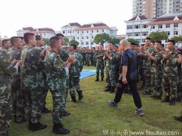 武僧一龙建军节传递军人情怀，主演军事题材电影即将上映