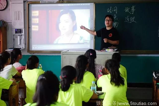 为开启村小孩子们梦想的大门，科技和电影一起走进乡村课堂