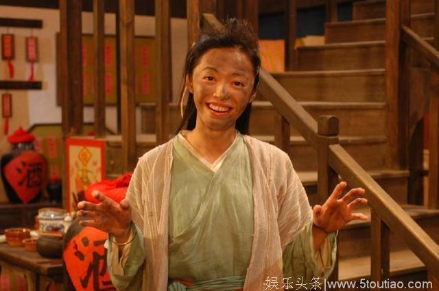 曾经一线女演员，中年后忍不了“大妈”角色，2年狂接10档综艺