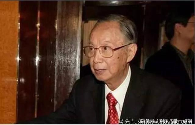 比李嘉诚更有头脑的香港富豪，仅用13元发家，去世时百位明星来吊唁