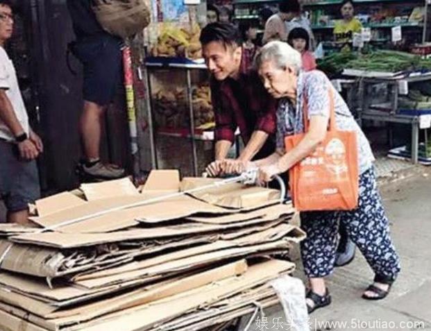 香港明星街头偶遇太真实，再看看大陆明星差距不是一般的大