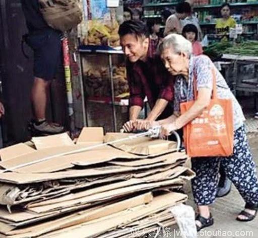 大陆明星香港明星路遇状态差距大