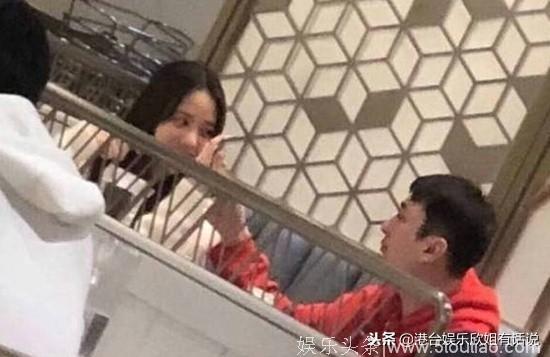 刚吃完热狗，王思聪又换女友？她的前男友是变形记主人公陈新颖