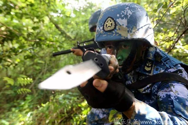 特种部队有多苦？武打明星吴京参训第一天就扛不住了！