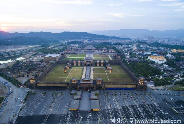 很多导演都喜欢在横店拍电视剧，为何游客却看不到明星？你知道吗