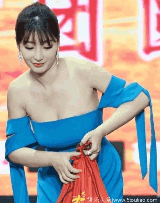 这3位女明星，因穿得太性感遇突发事件，导致主持人手足无措！