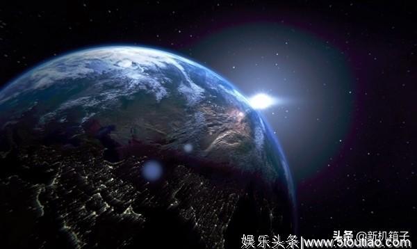 《流浪地球》票房破29亿！国外影评家大赞吴京：巨星