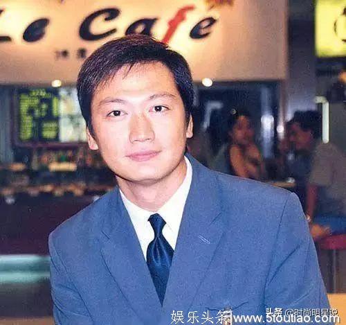 曾是香港最知名的演员，结婚7年后被骂为世纪渣男，55岁无戏可拍