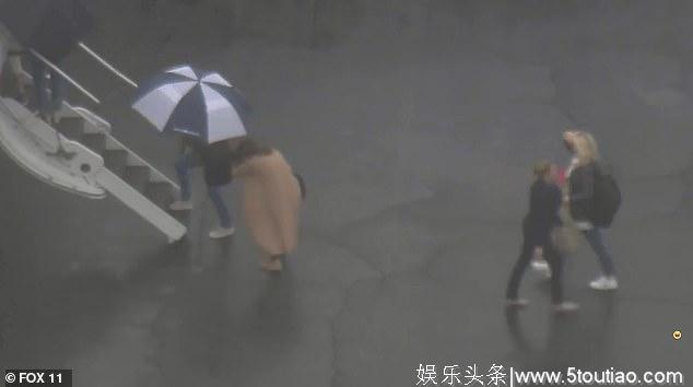 美国女星私人飞机起飞后掉一个轮胎 12名女闺蜜空中受困3小时