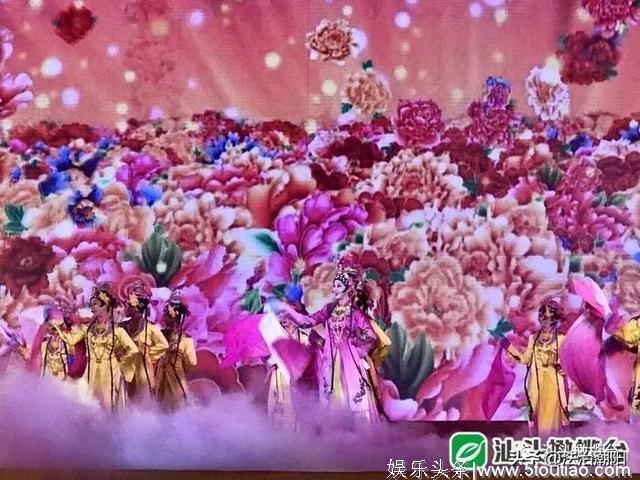 昨晚在时代广场举行的欢乐汇综艺演出太震撼了！