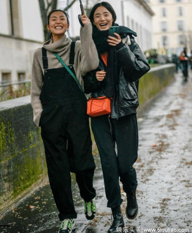 刘雯雨中撑伞太美丽，不愧是最美中国面孔