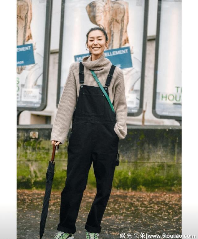 刘雯雨中撑伞太美丽，不愧是最美中国面孔