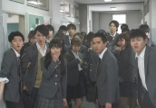 老师绑架全班学生，逼他们认错，日本悬疑剧《3年A班》火爆