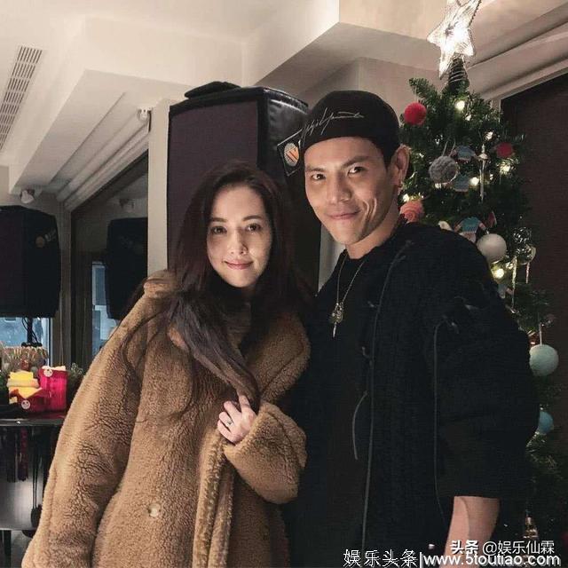 向华强夫妇台湾大办晚宴，向佐开心向朋友介绍郭碧婷被疑好事将近