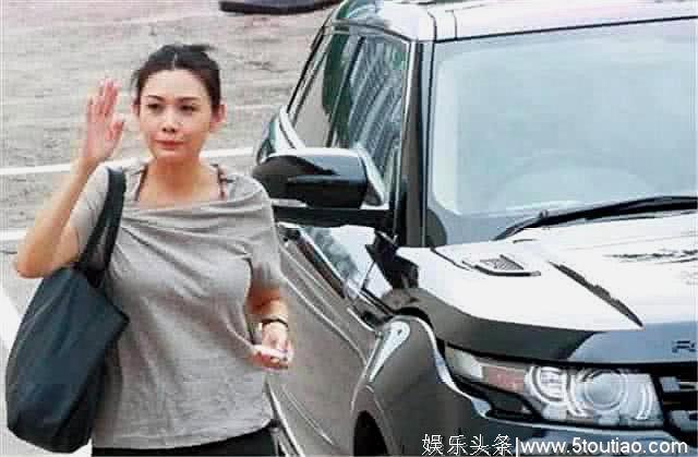 一代晶女郎掌门人，王晶旗下最火的香港女艺人，如今生活有滋有味