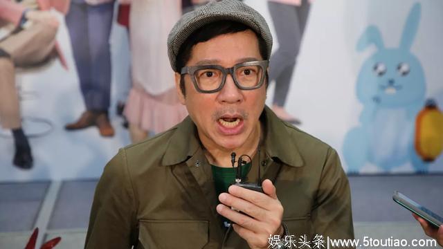 他曾是香港最好的贝斯手，也是西门庆专业户，如今60岁成冻龄男神