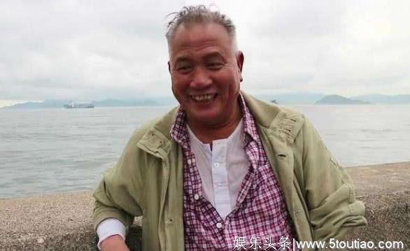 万梓良头发全白像70岁老人，为了妻儿带病来内地拼命拍戏