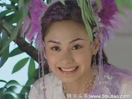 当年这部剧半个香港娱乐圈来做配,剧中郑秀文让许志安高攀不起