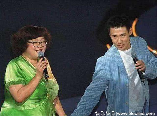 香港娱乐圈“干亲”组合:成龙梅艳芳和歌神老婆原来是“干兄妹”
