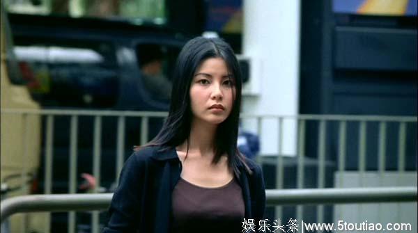 她是香港娱乐圈的遗珠,曾被闺蜜挖墙脚,嫁给天王后被宠爱13年
