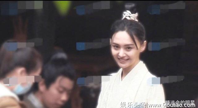 郑爽“倩女幽魂”路透照，网友：内地娱乐圈新颠婆！果然演个鬼！