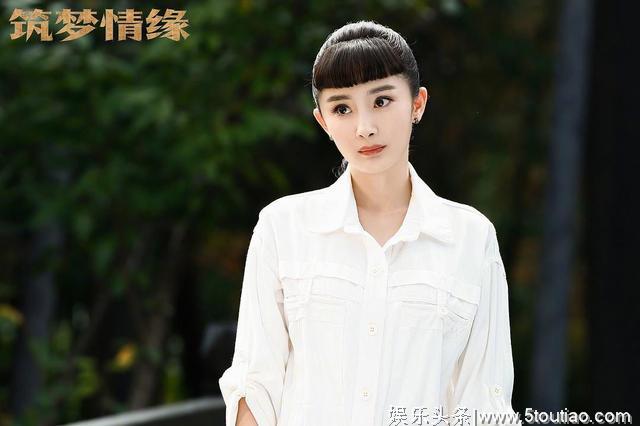 杨幂被景甜碾压?新剧收视率低迷,“电视剧女王”称号恐不保