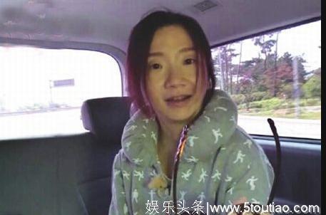 诋毁大陆女人拜金，靠傍台湾男脱贫，颁奖礼无视巩俐却给韩星下跪