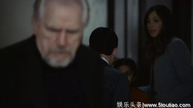 低调尖锐的美剧《继承之战》：人伦是金钱原罪下的牺牲品