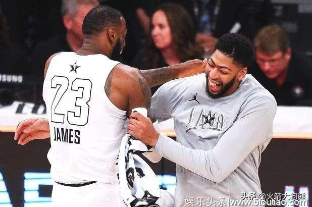 两明星廉价签约,湖人首发5虎出炉!连第6人也有了,只剩一处不足