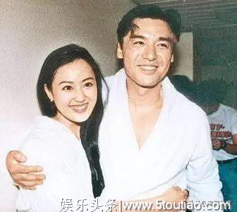 66岁钟镇涛婚姻坎坷,前妻败光2亿家产,如今娶小19岁娇妻很幸福