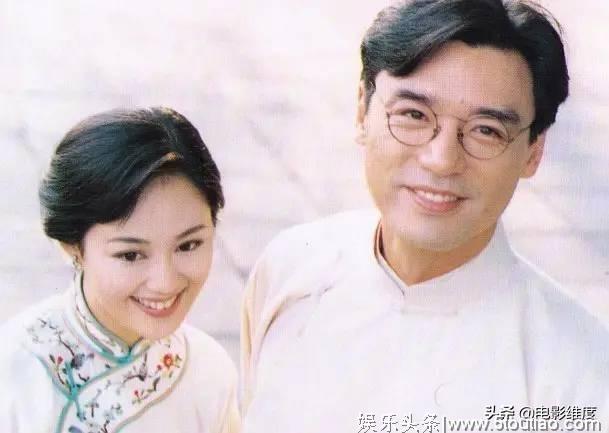 66岁钟镇涛婚姻坎坷,前妻败光2亿家产,如今娶小19岁娇妻很幸福