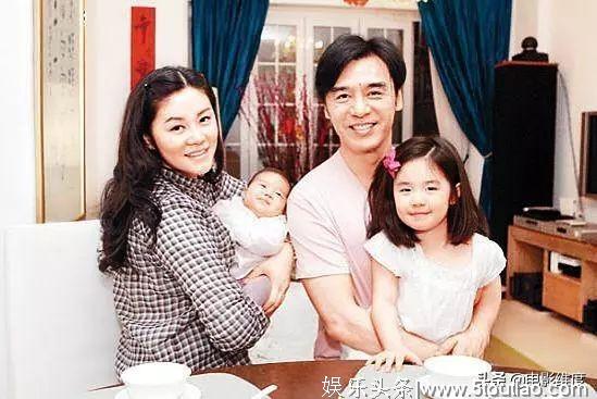 66岁钟镇涛婚姻坎坷,前妻败光2亿家产,如今娶小19岁娇妻很幸福