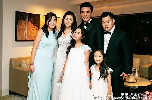 66岁钟镇涛婚姻坎坷,前妻败光2亿家产,如今娶小19岁娇妻很幸福