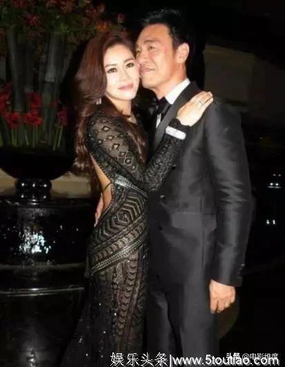 66岁钟镇涛婚姻坎坷,前妻败光2亿家产,如今娶小19岁娇妻很幸福