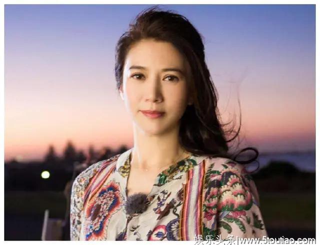吴君如大谈内地女演员向导演放电，网友：香港娱乐圈更乱