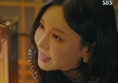 韩剧《顶楼》：金素妍一人承包了全剧所有的吻戏