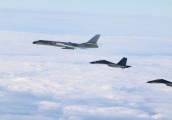 中俄军机遭日韩战机警告 解放军巡航“常态化” 他国应尽快适应