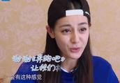 鹿晗骑单车只顾看热巴险些撞到工作人员，粉丝：我的眼里只有你！