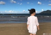 汪小菲独自带女儿小玥儿旅行, 巧遇无人海滩