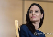 朱莉接受《名利场》采访: 离婚后度过艰难时光