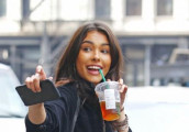 欧美街拍: 黑色系穿搭的长腿美女Madison Beer(组图)