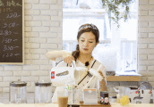 《中餐厅》薇更是因节目中表现出的真性情以及层出不穷的趣事收获点赞无数, “克鲁尼”兑现承诺, 带朋友又赴中餐厅