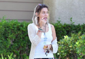 迈克尔·杰克逊的女儿出门被拍, 她表示自己还是单身!