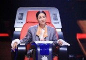 《中国新歌声》如约上演这一季的第四场“抢人”大战, 亮点不断。