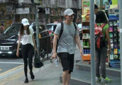 明星街拍 吴千语和男友林峰共同演绎简约时尚风
