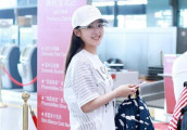 28岁张含韵现身机场, 一起去看看张含韵现在是什么样