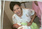 小S躲进厕所哺乳照曝光, 为了孩子连形象也不顾, 母爱真伟大!