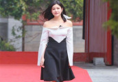 《我们来了》第二季开播, 陈妍希一出场脚上的三字带凉鞋亮了