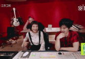 潘玮柏和吴昕录歌互动: 好甜蜜!